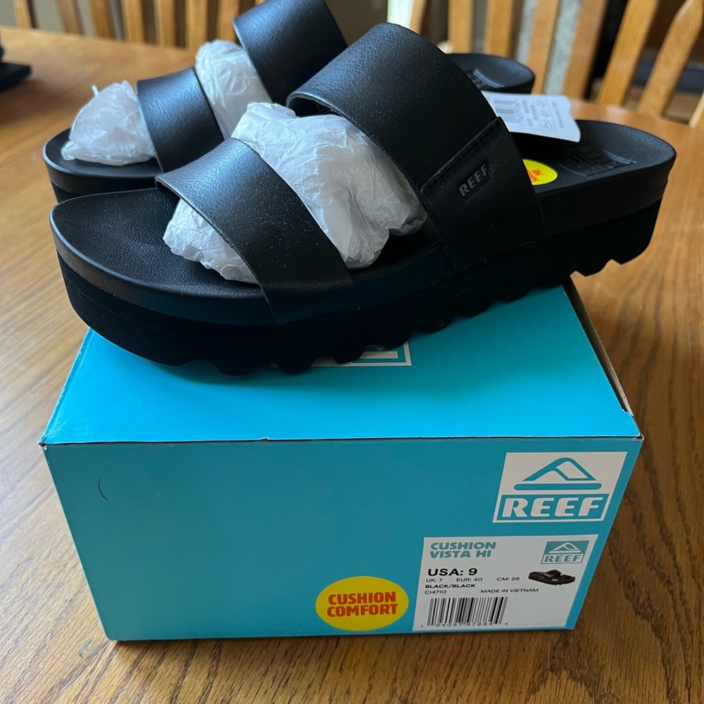 Reef sandals brand new in box. Excellent condition
